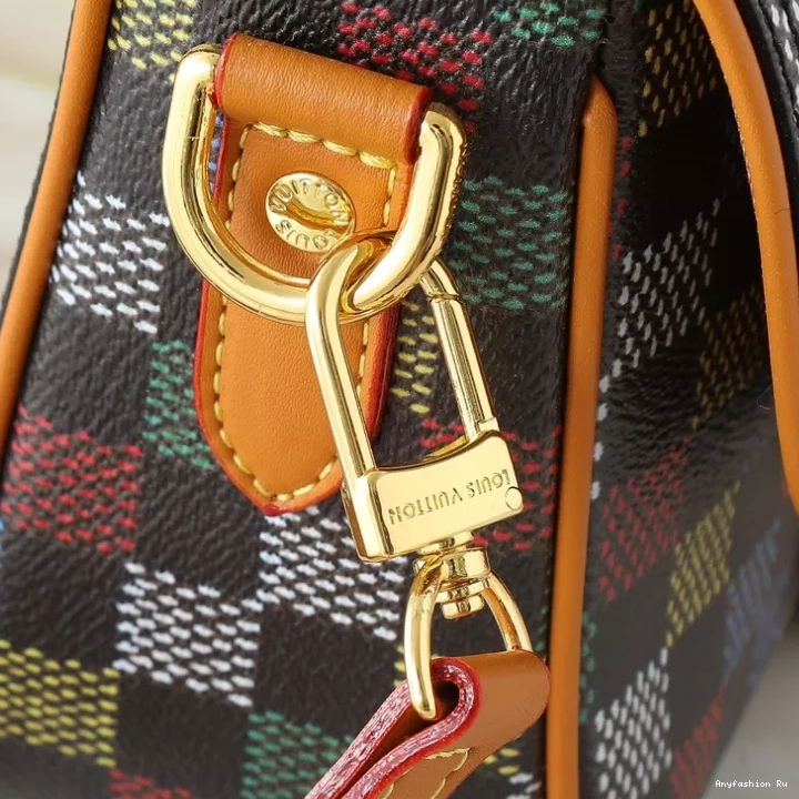 Vuitton Louis 1212 Messenger WellDesigned Bags 1126